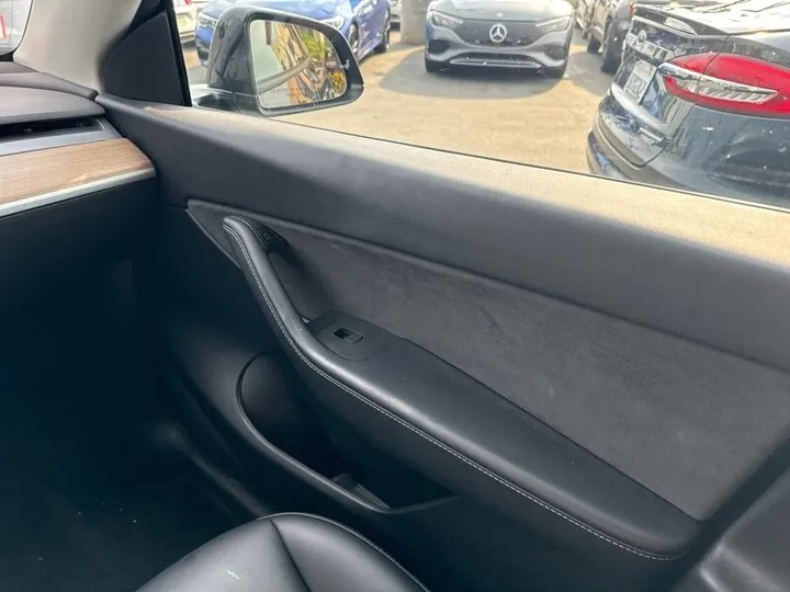 BLACK, 2022 TESLA MODEL Y Image 28