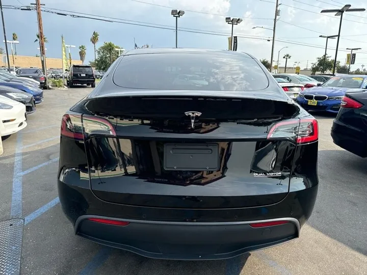 BLACK, 2022 TESLA MODEL Y Image 9