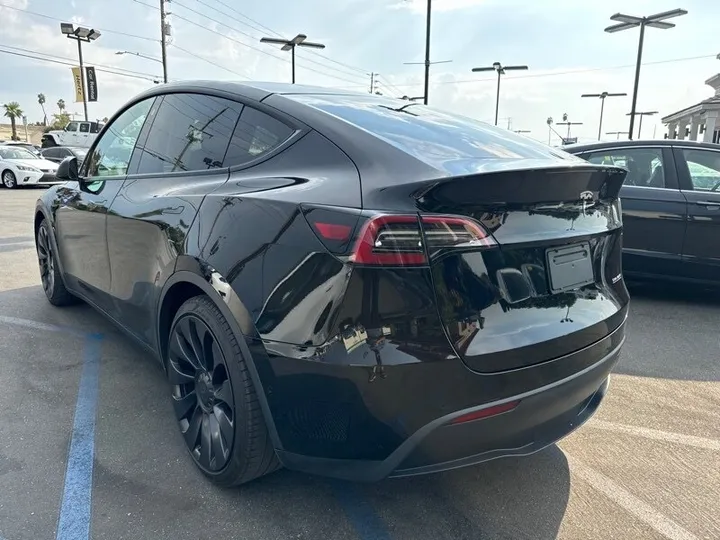 BLACK, 2022 TESLA MODEL Y Image 8