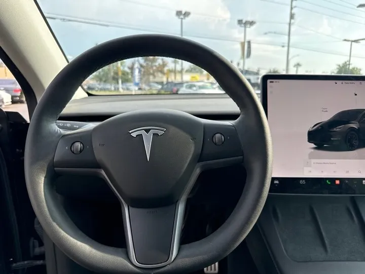 BLACK, 2022 TESLA MODEL Y Image 20