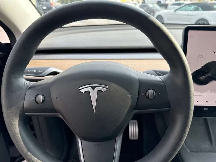 BLACK, 2022 TESLA MODEL Y Image 32