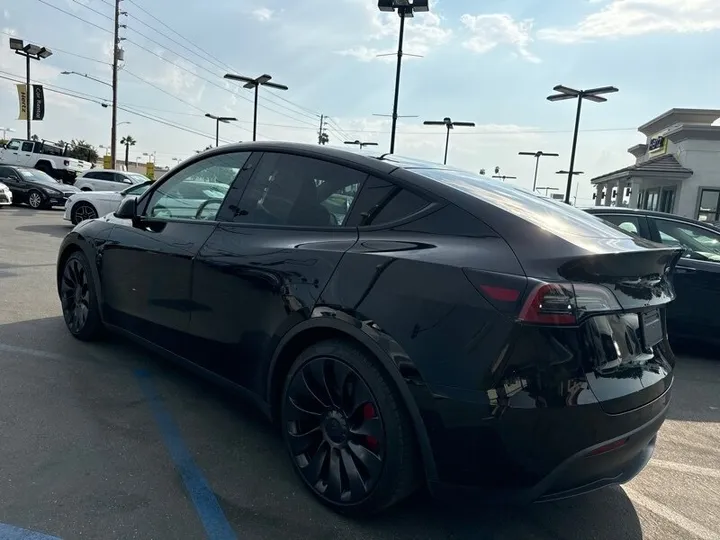 BLACK, 2022 TESLA MODEL Y Image 5