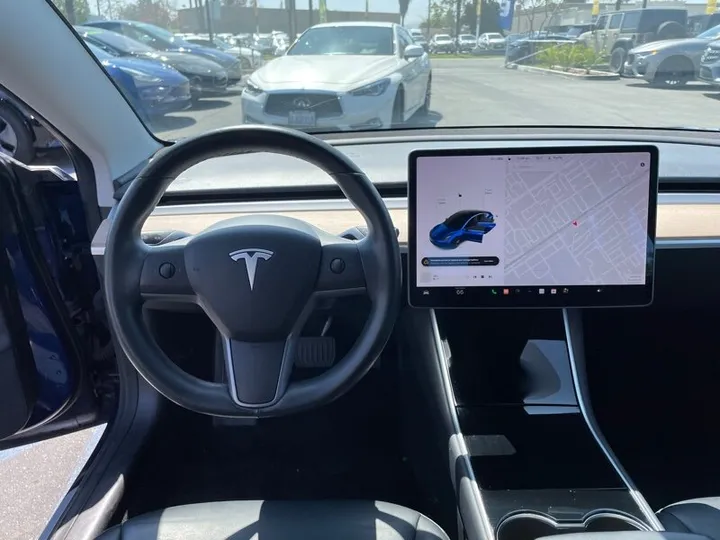 BLUE, 2018 TESLA MODEL 3 Image 13