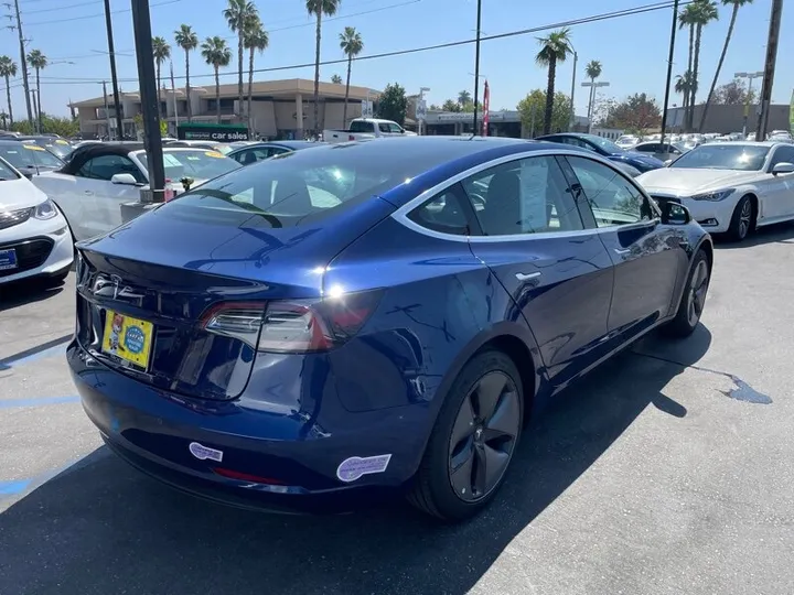 BLUE, 2018 TESLA MODEL 3 Image 9