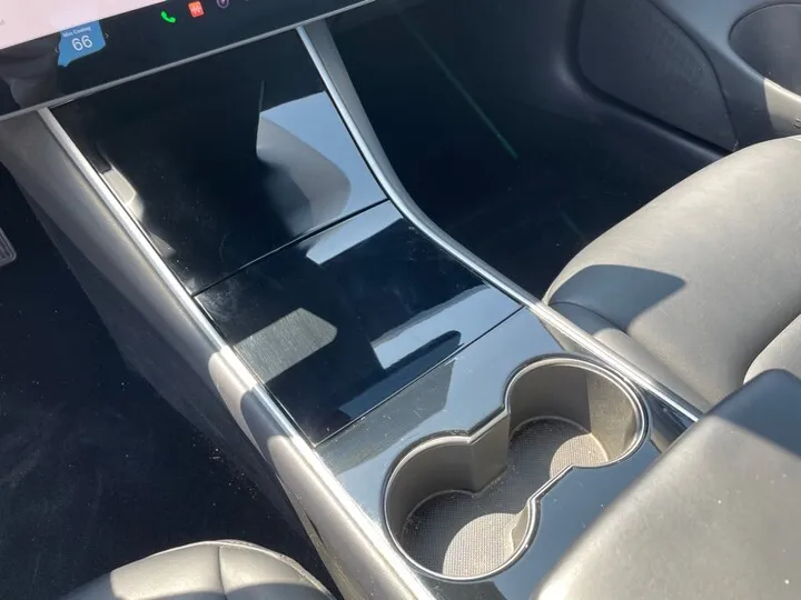 BLUE, 2018 TESLA MODEL 3 Image 16