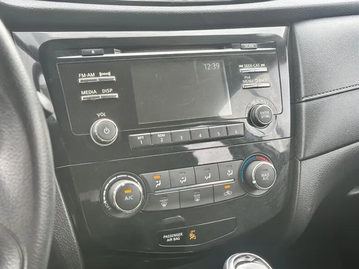 GRAY, 2017 NISSAN ROGUE Image 28