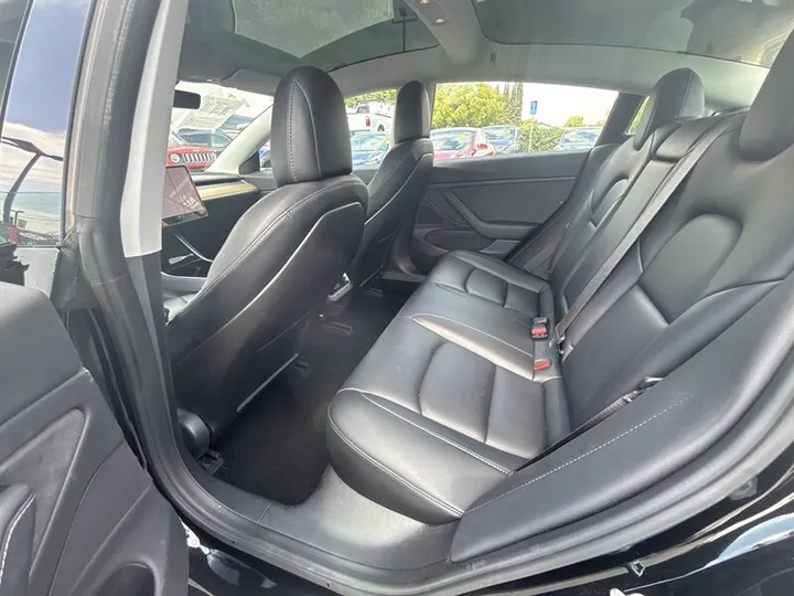 BLACK, 2018 TESLA MODEL 3 Image 17