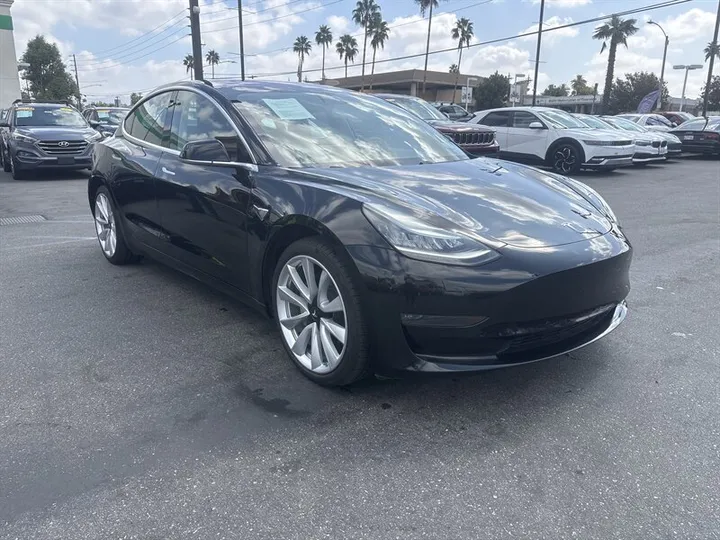 BLACK, 2018 TESLA MODEL 3 Image 10