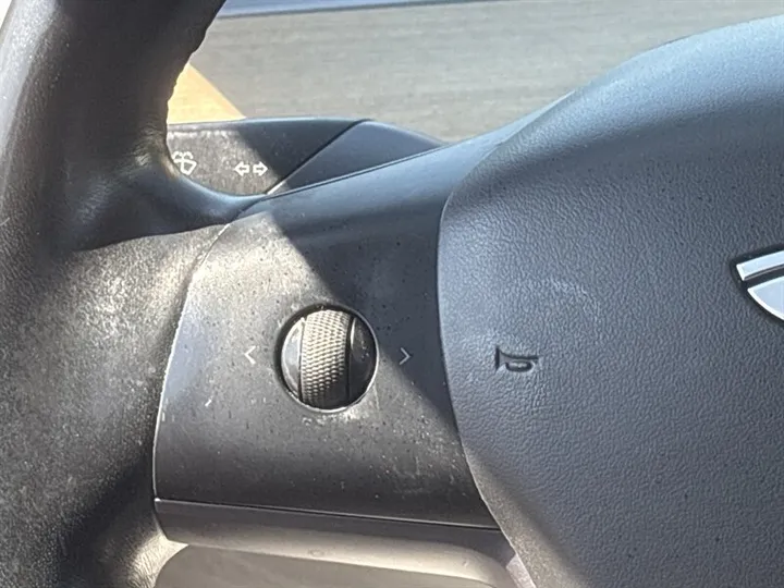 RED, 2018 TESLA MODEL 3 Image 23