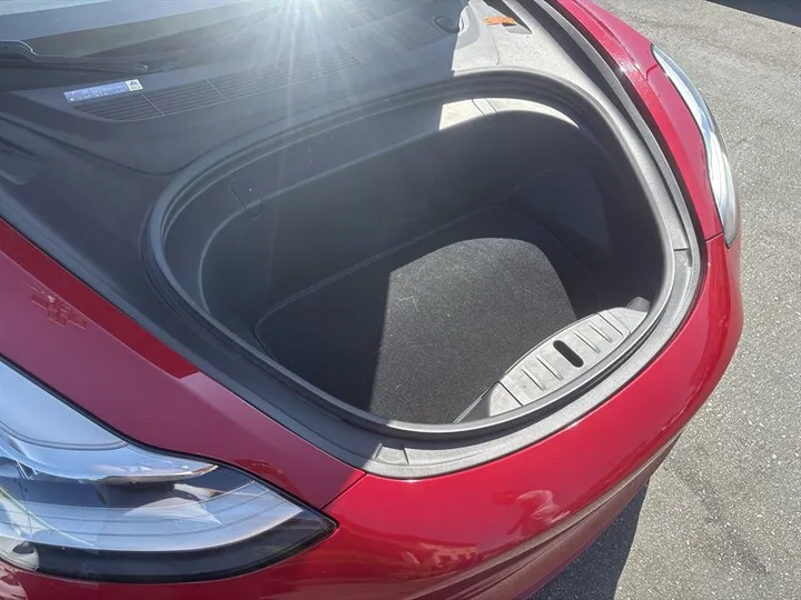 RED, 2018 TESLA MODEL 3 Image 18