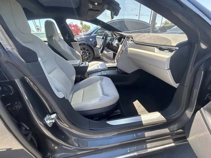SILVER, 2016 TESLA MODEL S Image 20