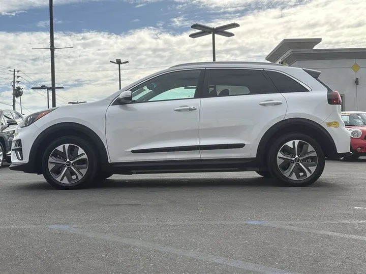 WHITE, 2022 KIA NIRO EV Image 5