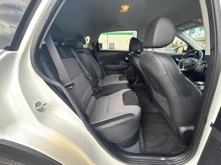 WHITE, 2022 KIA NIRO EV Image 20