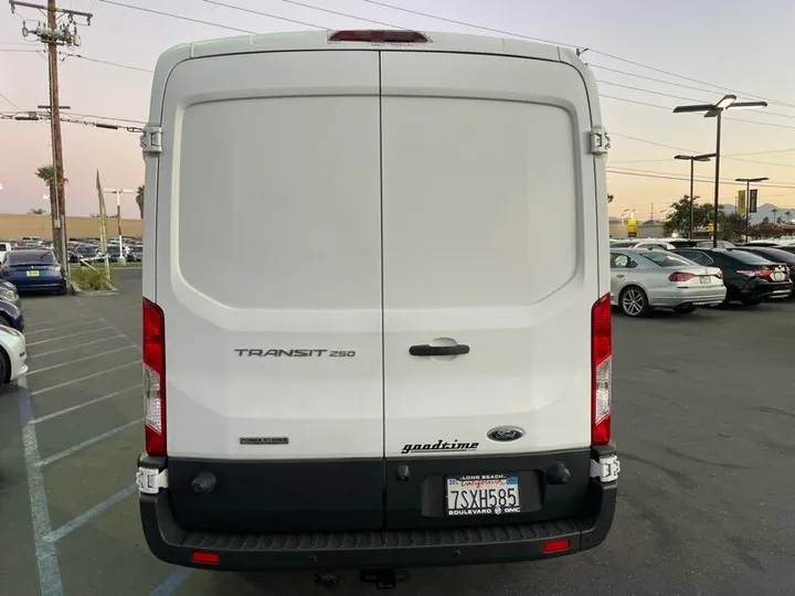 WHITE, 2016 FORD TRANSIT Image 10