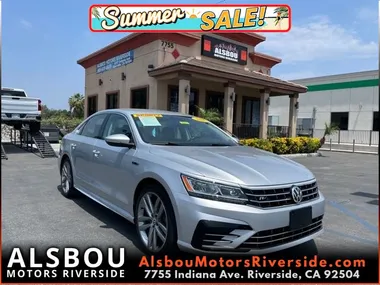 SILVER, 2017 VOLKSWAGEN PASSAT Image 