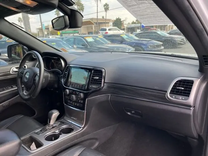 WHITE, 2019 JEEP GRAND CHEROKEE Image 40