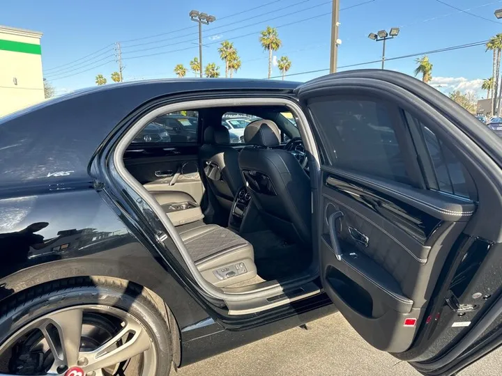 BLACK, 2018 BENTLEY FLYING SPUR Image 71