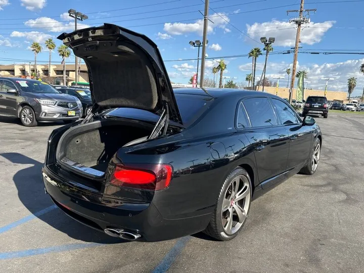 BLACK, 2018 BENTLEY FLYING SPUR Image 18