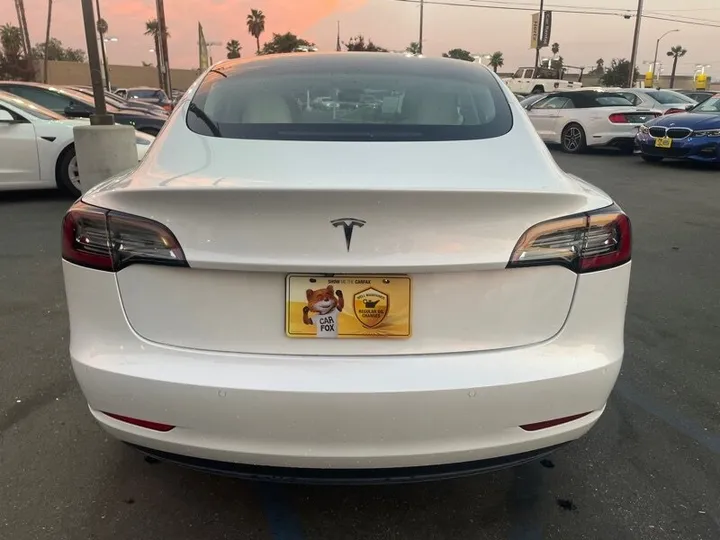 WHITE, 2021 TESLA MODEL 3 Image 8