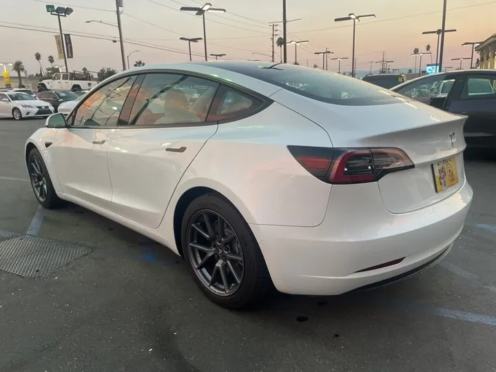 WHITE, 2021 TESLA MODEL 3 Image 7