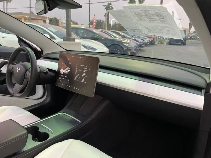 WHITE, 2021 TESLA MODEL 3 Image 37