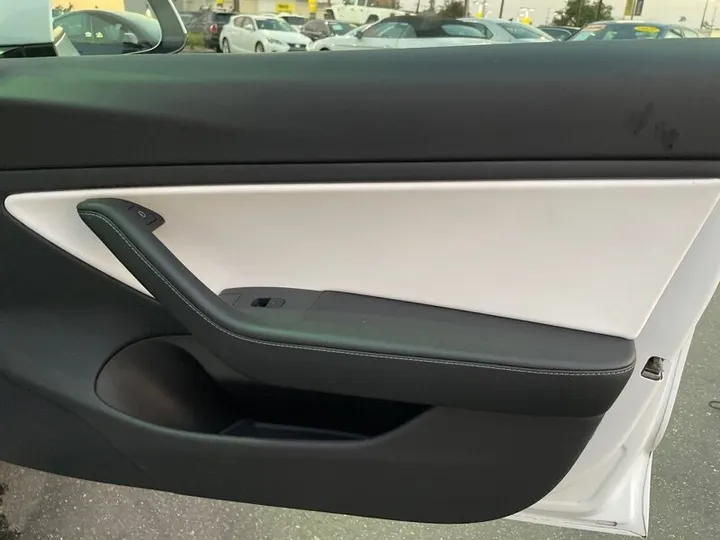 WHITE, 2021 TESLA MODEL 3 Image 34