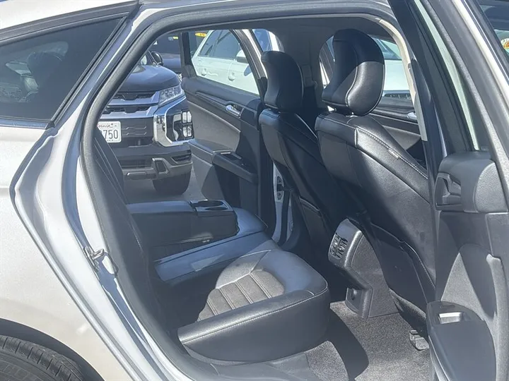 WHITE, 2018 FORD FUSION Image 19