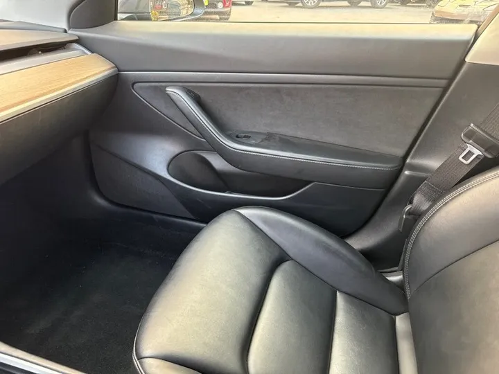 GRAY, 2021 TESLA MODEL 3 Image 28