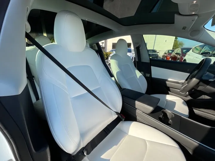 WHITE, 2020 TESLA MODEL 3 Image 26