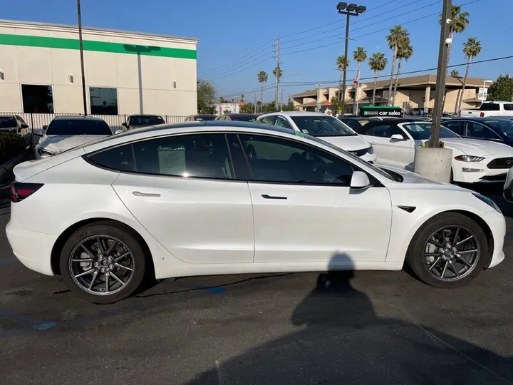 WHITE, 2020 TESLA MODEL 3 Image 9