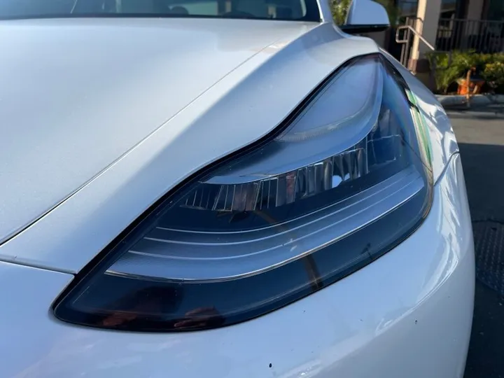 WHITE, 2020 TESLA MODEL 3 Image 3