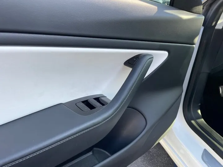 WHITE, 2020 TESLA MODEL 3 Image 10