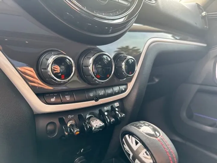 GRAY, 2019 MINI COUNTRYMAN Image 30