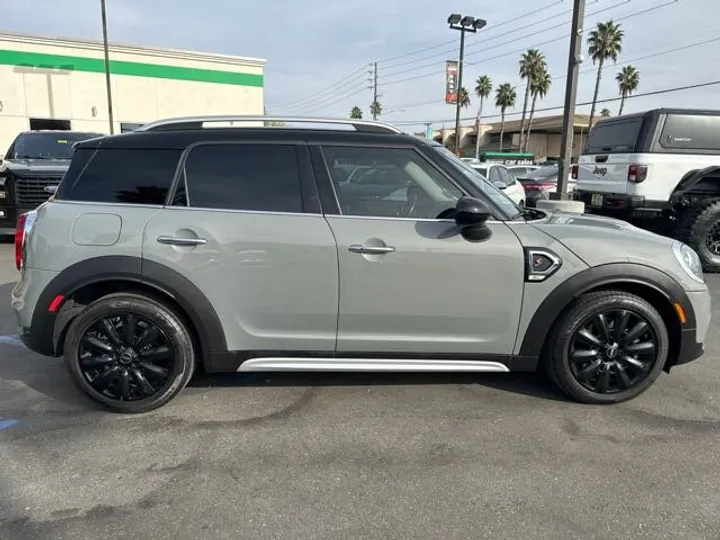 GRAY, 2019 MINI COUNTRYMAN Image 19