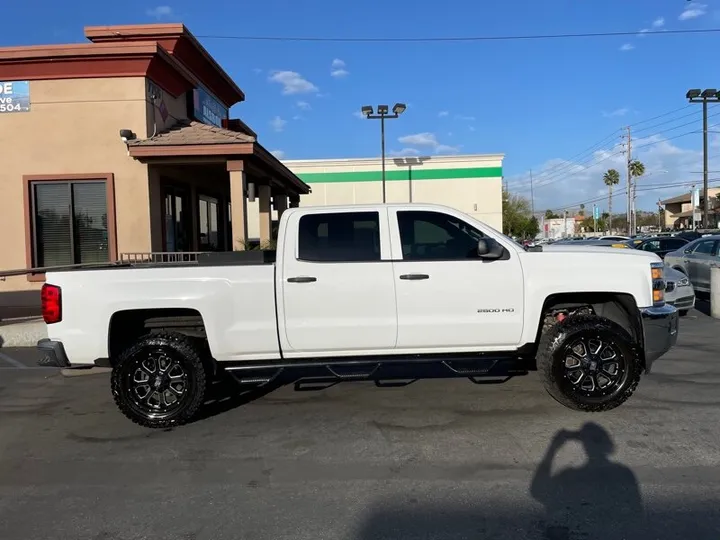 WHITE, 2015 CHEVROLET SILVERADO 2500 Image 12