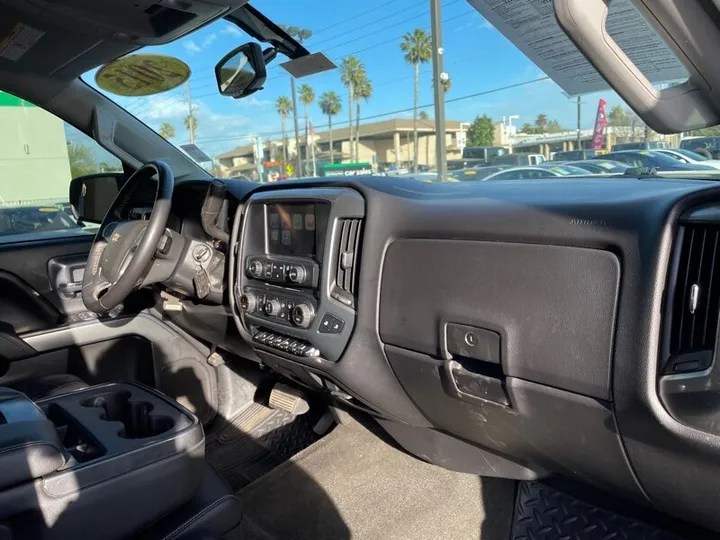 WHITE, 2015 CHEVROLET SILVERADO 2500 Image 35