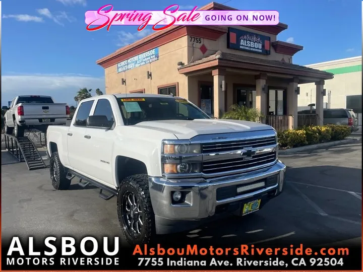 WHITE, 2015 CHEVROLET SILVERADO 2500 Image 1