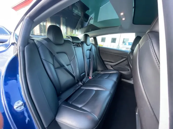 BLUE, 2020 TESLA MODEL 3 Image 19