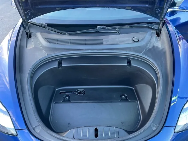 BLUE, 2020 TESLA MODEL 3 Image 24