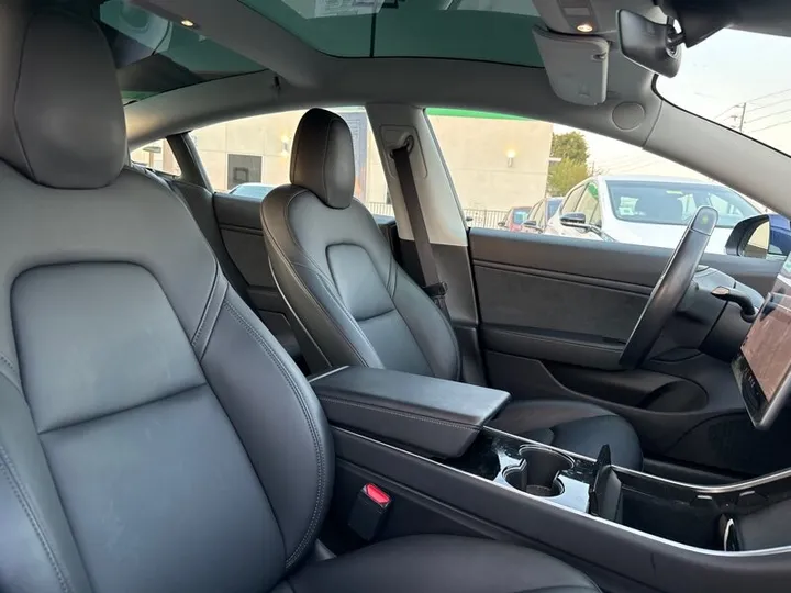 BLUE, 2019 TESLA MODEL 3 Image 34