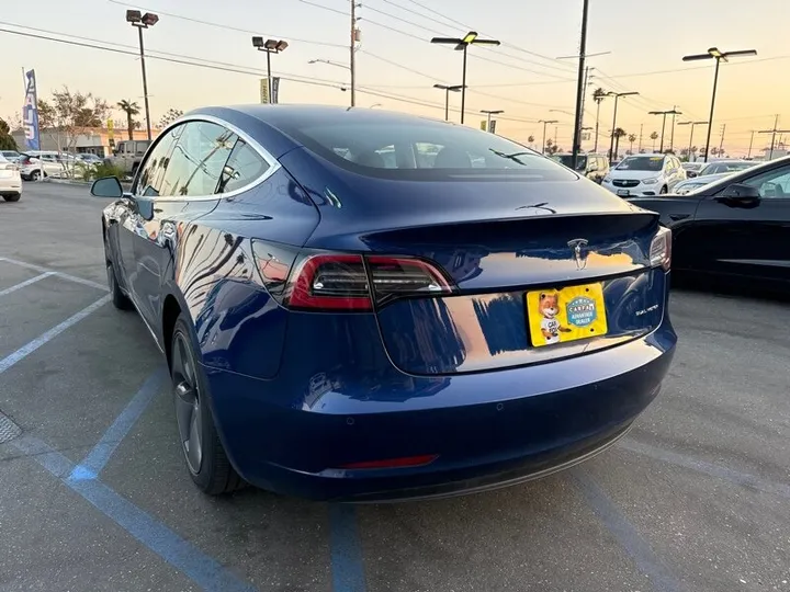 BLUE, 2019 TESLA MODEL 3 Image 6