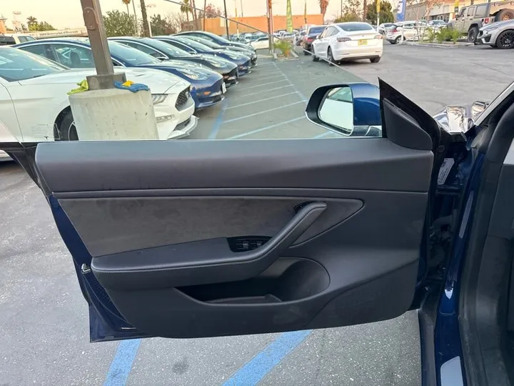 BLUE, 2019 TESLA MODEL 3 Image 18