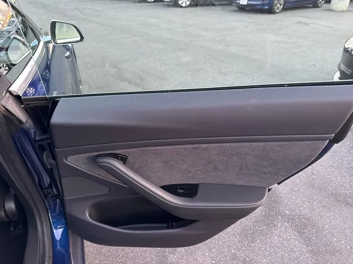 BLUE, 2019 TESLA MODEL 3 Image 30