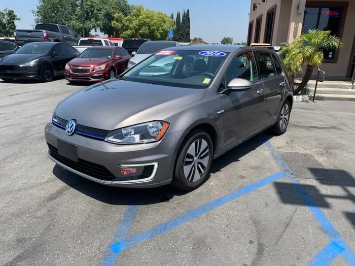 GRAY, 2016 VOLKSWAGEN E-GOLF Image 6