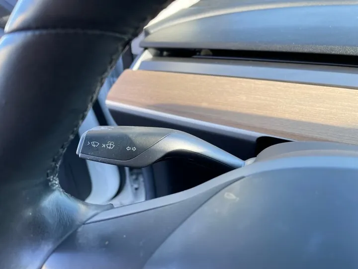 WHITE, 2018 TESLA MODEL 3 Image 22