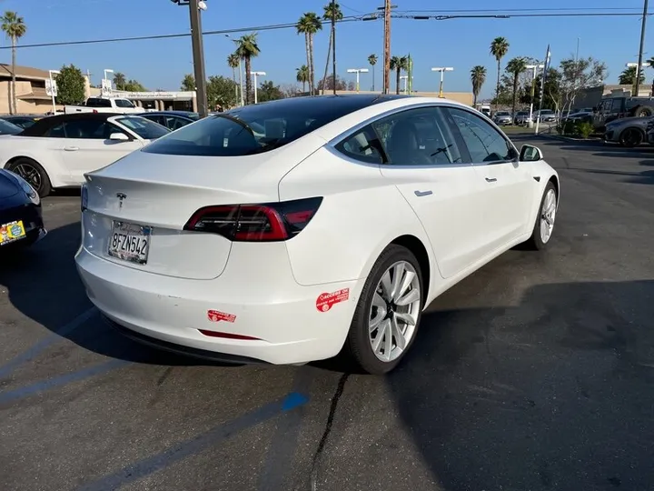 WHITE, 2018 TESLA MODEL 3 Image 9