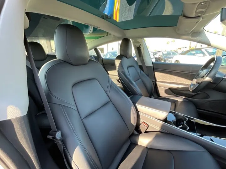 WHITE, 2018 TESLA MODEL 3 Image 39