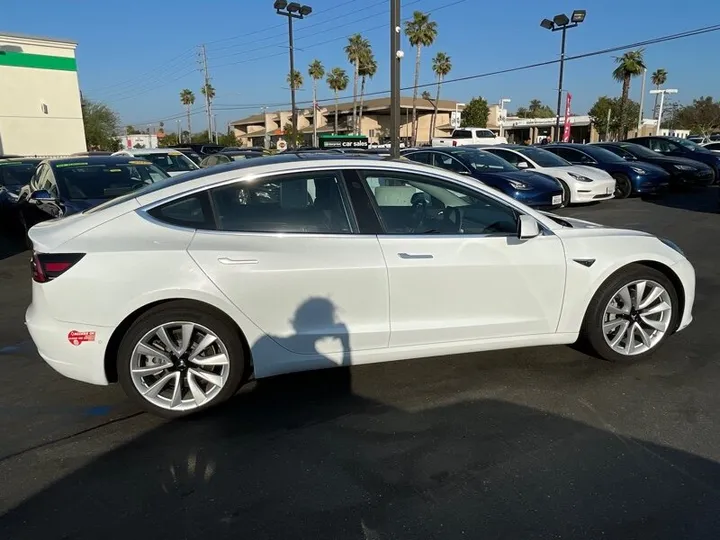 WHITE, 2018 TESLA MODEL 3 Image 10