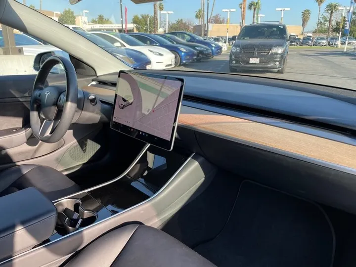 WHITE, 2018 TESLA MODEL 3 Image 40