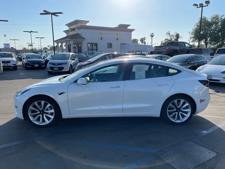 WHITE, 2018 TESLA MODEL 3 Image 6